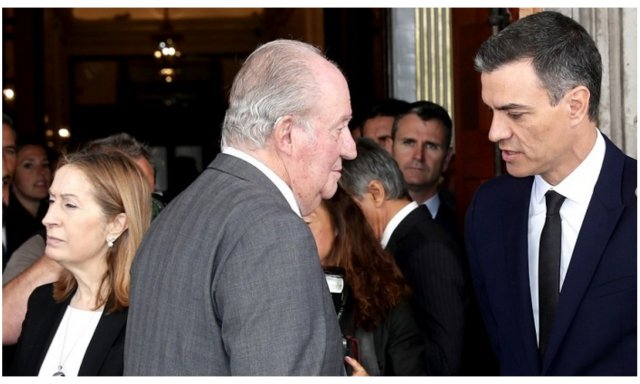 Pedro Sánchez quiere a Juan Carlos I en el destierro. A Felipe VI le maneja mucho mejor