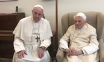 Marcan el camino, Benedicto XVI y el Papa Francisco... contra la ideología de género