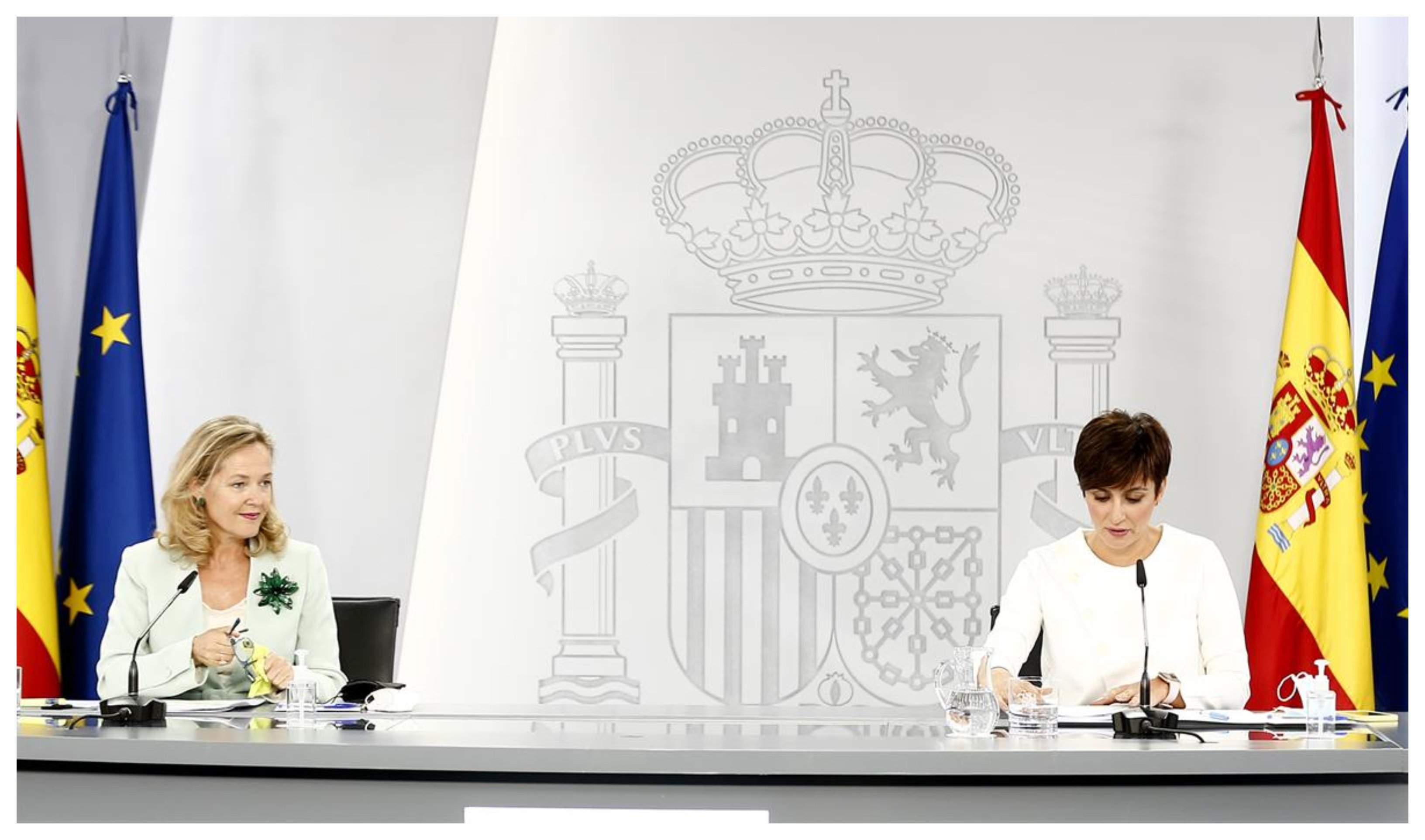 Isabel Rodríguez, una portavoz extraordinariamente previsible cuando le preguntan por las cuestiones de actualidad, junto a la estrella de la jornada era Nadia Calviño, responsable de la vicepresidencia primera