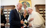La pregunta sigue en pie: ¿si es verdad Joe, que el Papa te animó a seguir comulgando, por qué no le pediste la comunión a él y te fuiste a San Patricio?