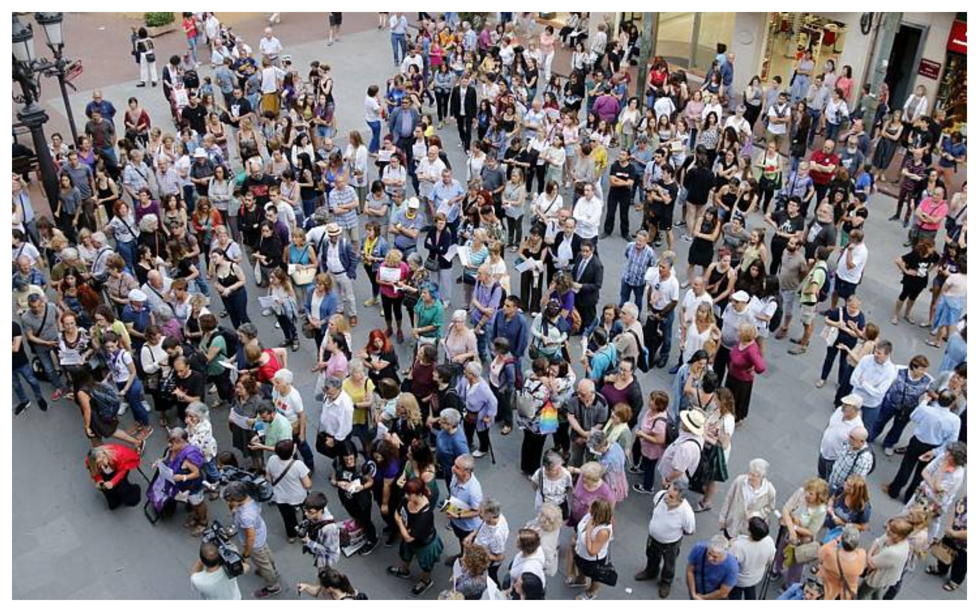 En los seres creados no existen derechos naturales sino deberes. El papel de los poderes públicos consiste en no impedirnos el cumplimiento de esos deberes. Y a esa libertad le llamamos derechos En los seres creados no existen derechos naturales sino deberes. El papel de los poderes públicos consiste en no impedirnos el cumplimiento de esos deberes. Y a esa libertad le llamamos derechos