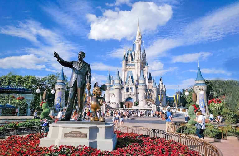 En el complejo turístico Walt Disney World más del 90% de los trabajadores ya están vacunados
