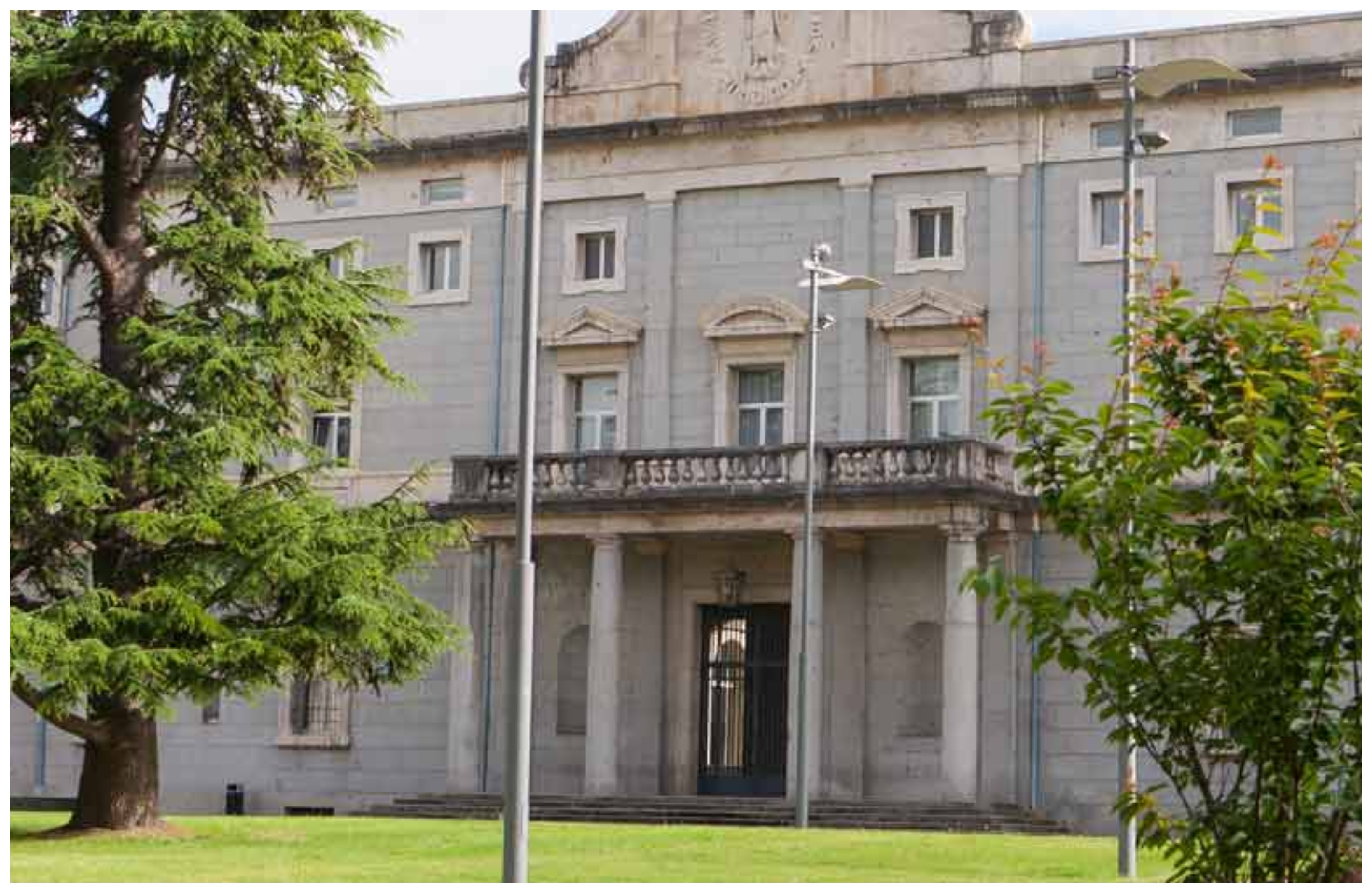 ¿Qué le pasa al Opus Dei? Esta no es la Universidad de Navarra que yo conocí. La Iglesia no tiene que adaptarse a los tiempos, quizás es al revés