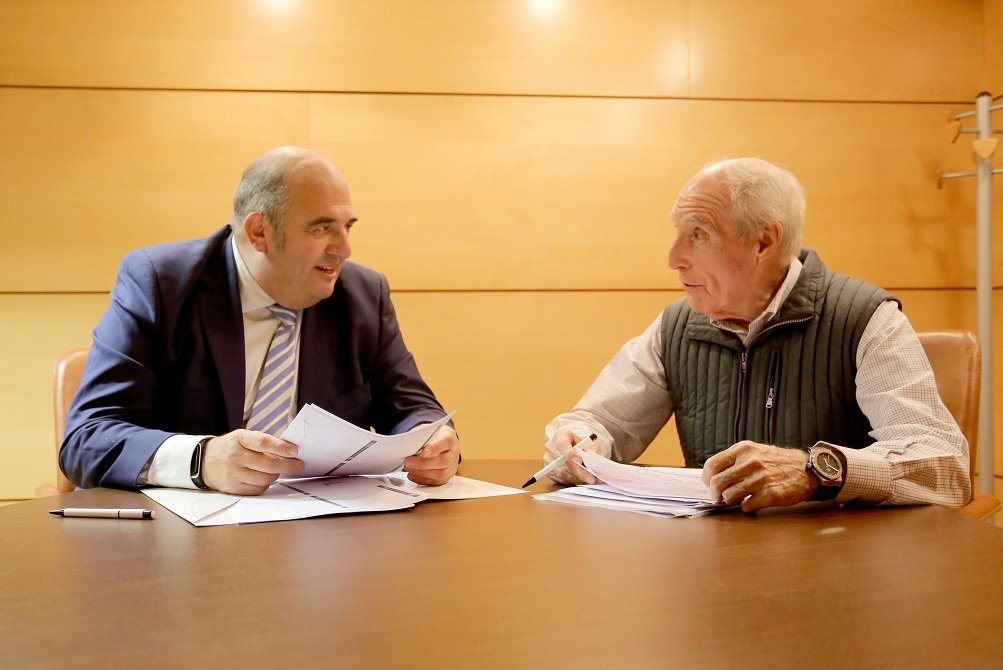 El presidente del Colegio de Ingenieros Industriales de Valladolid, Iñaki Bengoetxea, y José Ramón Perán, colegiado por Valladolid, director de Cartif y profesor emérito de la Universidad de Valladolid