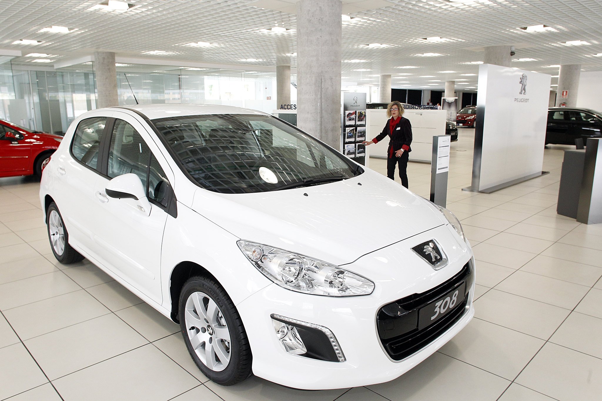 Las ventas de automóviles suben ligeramente, pero la recuperación no llegará hasta 2023, en principio