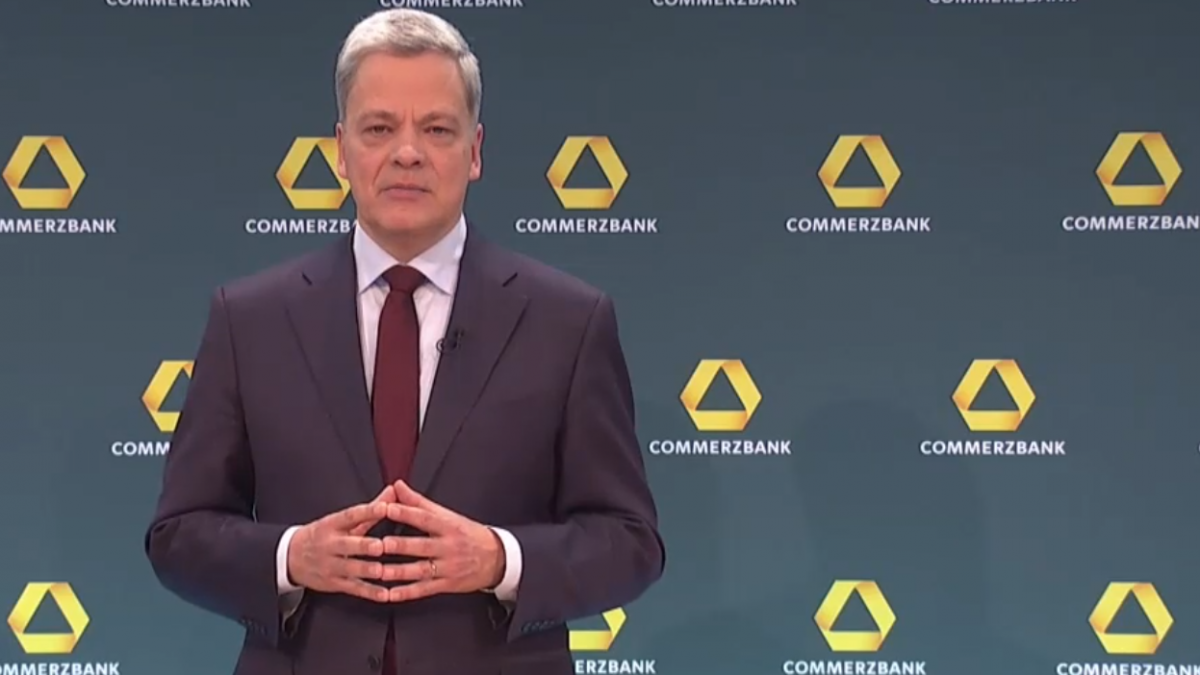 Manfred Knof, CEO de Commerzbank, prevé ganar más de 1.000 millones en 2022