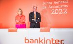 María Dolores Dancausa, CEO de Bankinter, y Pedro Guerrero, Presidente del banco, en la junta de accionistas