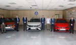 El comité ejecutivo de Volkswagen que preside Markus Haupt y el presidente del comité empresa celebran el beneficio obtenido en 2021