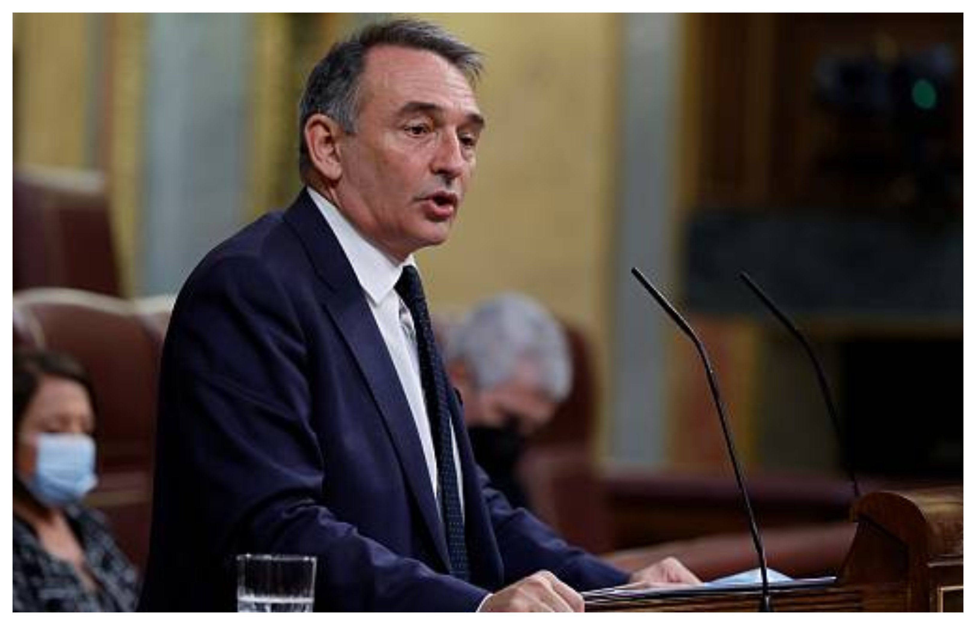 Enrique Santiago, comunista, pero cobra muy bien Enrique Santiago, comunista, pero cobra muy bien