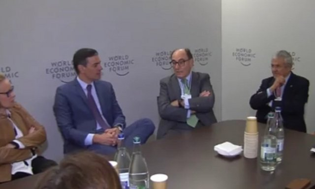Pedro Sánchez mantiene un encuentro con representantes de empresas españolas que han acudido al Foro de Davos