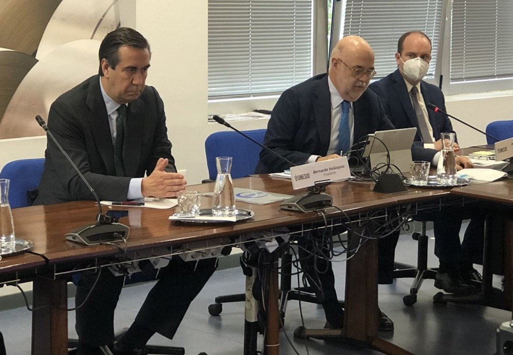 Bernardo Velázquez y Andrés Barceló insisten en que la industria siderúrgica española necesita un precio de la energía competitivo