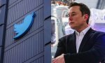 Elon Musk rectifica, pero sólo a medias, devolviendo el tick azul a los tuiteros famosos