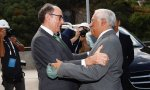 Galán, junto al primer ministro de Portugal, António Costa,... y lejos de Pedro Sánchez