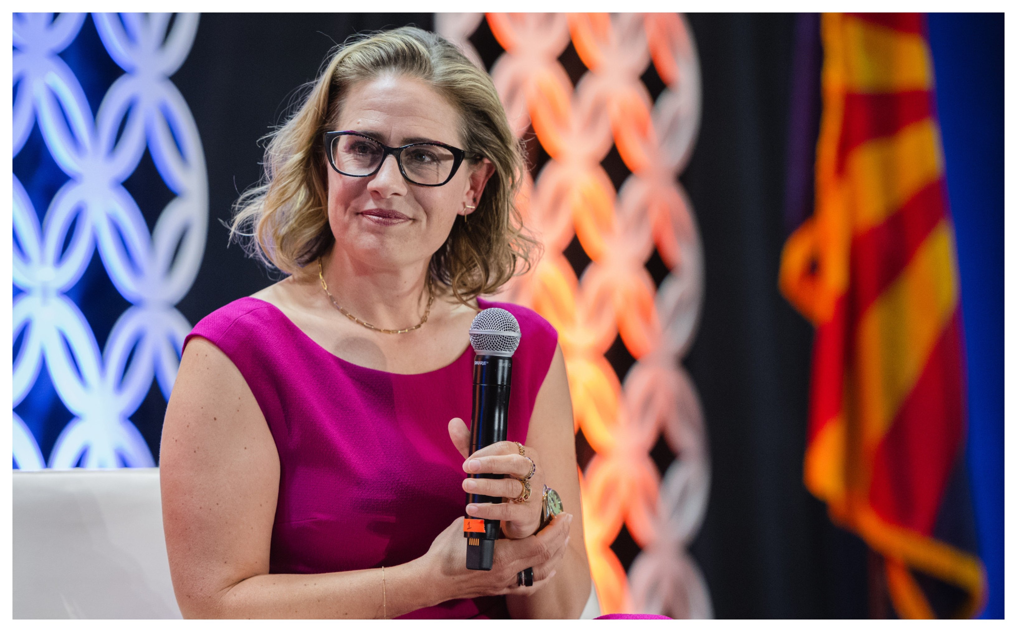 Kyrsten Sinema ha cedido, era el voto que necesitaban los progres demócratas de Yayoyou para robar a los norteamericanos Kyrsten Sinema ha cedido, era el voto que necesitaban los progres demócratas de Yayoyou para robar a los norteamericanos