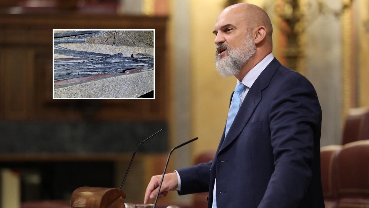 Víctor Sánchez del Real (Vox) tilda de escándalo el robo de cables en el AVE, estando España en un nivel antiterrorista 4 sobre una escala de 5 Víctor Sánchez del Real (Vox) tilda de escándalo el robo de cables en el AVE, estando España en un nivel antiterrorista 4 sobre una escala de 5