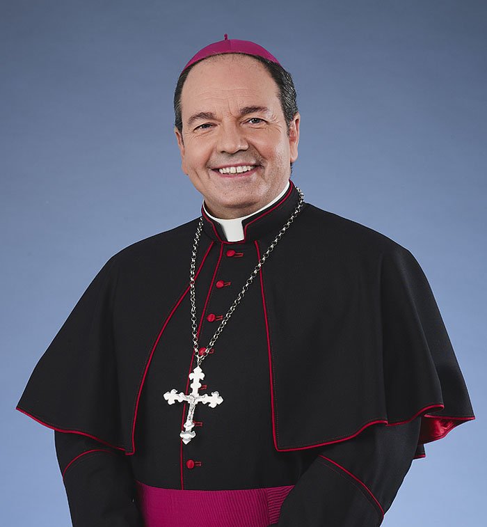 El obispo de vitoria, Juan Carlos Elizalde: "Es posible una educación mejor"