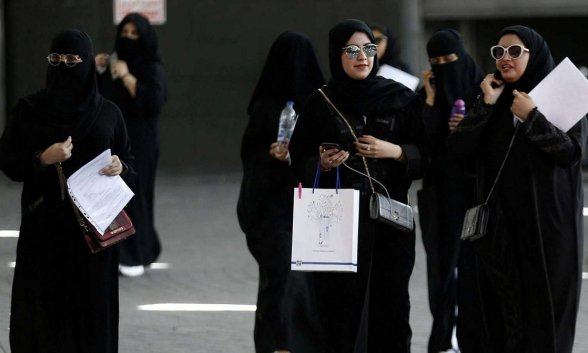Arabia Saudí condena a otra mujer a 45 años de prisión po...