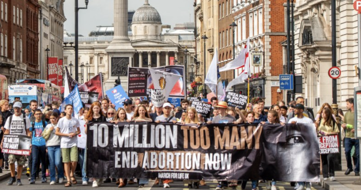 La Marcha por la Vida en Reino Unido denunció los diez millones de niños abortados... La Marcha por la Vida en Reino Unido denunció los diez millones de niños abortados...