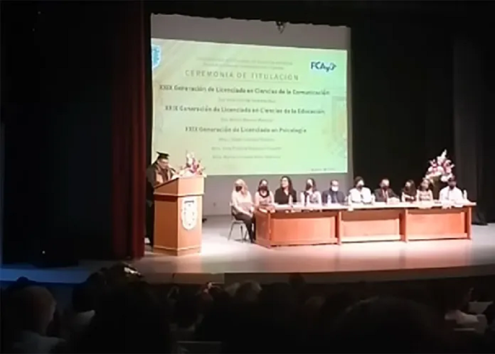 Christian, el mejor de su clase en la Facultad de Medicina y Psicología de la Universidad Autónoma de Baja California (UABC), pronunció el discurso de graduación al ser el mejor expediente