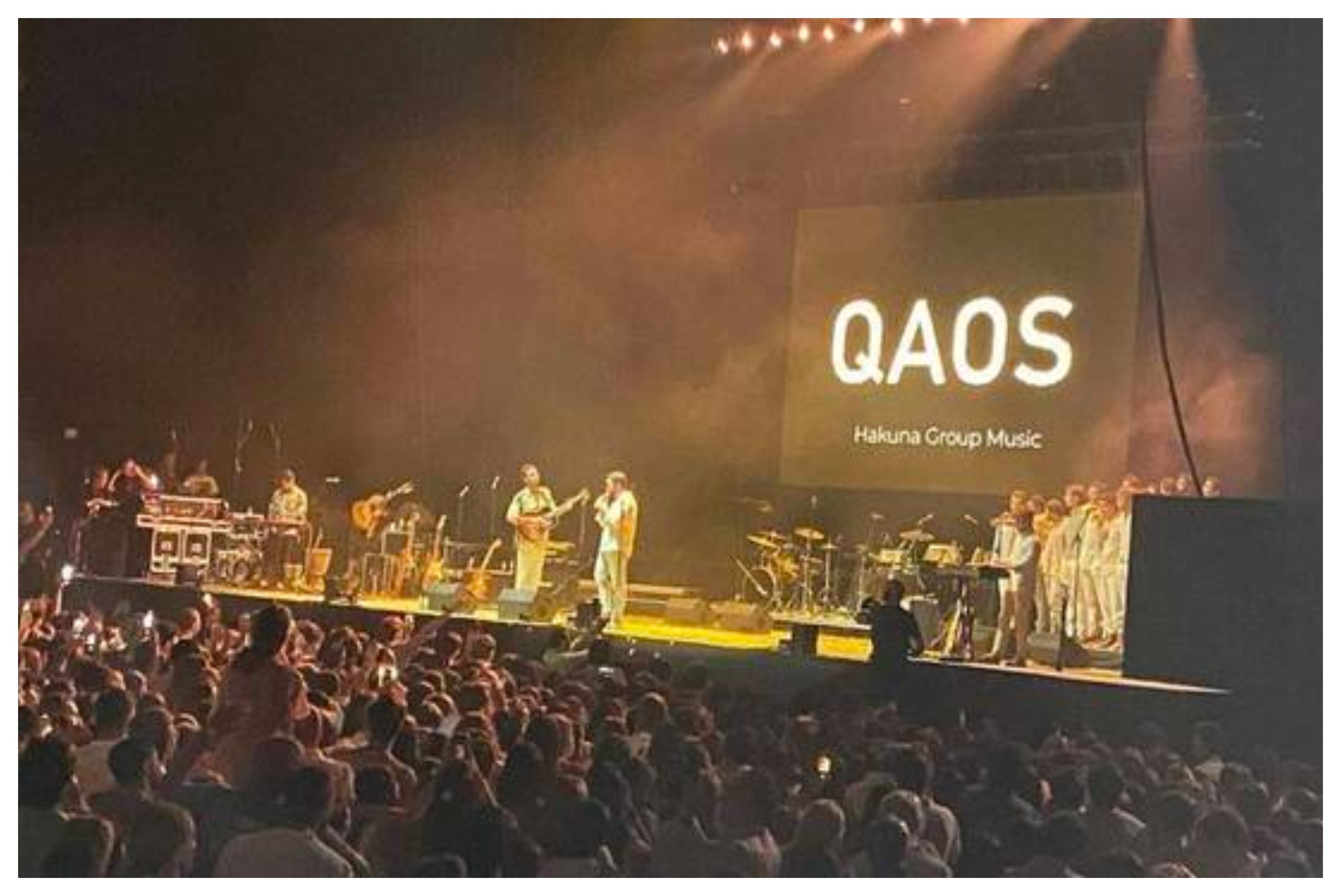 El grupo musical Hakuna presentó este sábado, en la madrileña plaza de toros de Vistalegre, su nuevo disco, 'Qaos'. Se agotaron las entradas y los asistentes salieron con la sensación de haber asistido a un evento histórico El grupo musical Hakuna presentó este sábado, en la madrileña plaza de toros de Vistalegre, su nuevo disco, 'Qaos'. Se agotaron las entradas y los asistentes salieron con la sensación de haber asistido a un evento histórico