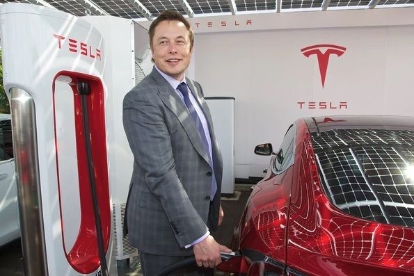 Elon Musk no tiene sueldo en Tesla, solo cobra por objetivos... hasta un máximo de 55.000 millones de dólares