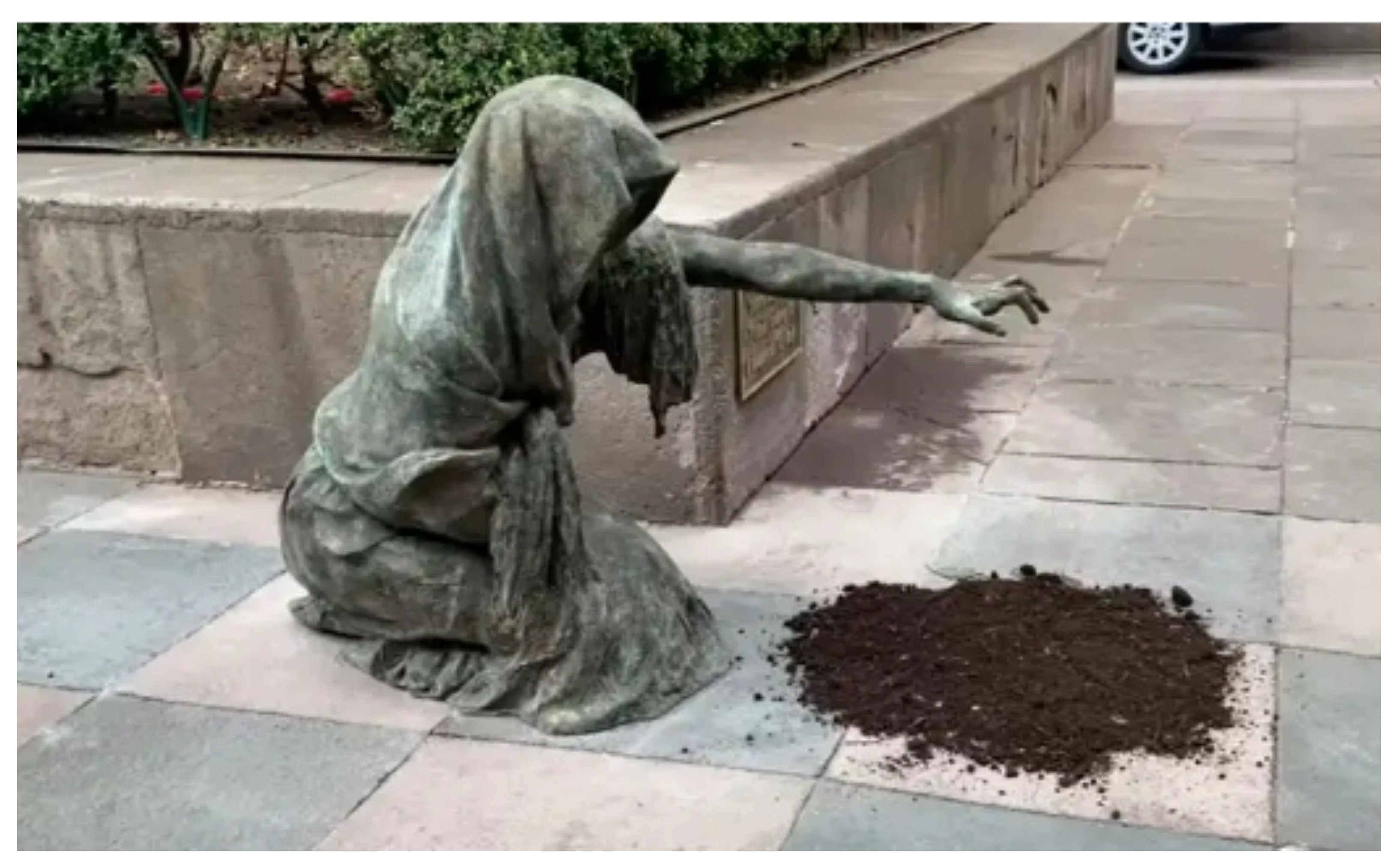 Escultura titulada ‘La Patria llora por sus hijos’, creada para rezar por los desaparecidos y sus familias en el país Escultura titulada ‘La Patria llora por sus hijos’, creada para rezar por los desaparecidos y sus familias en el país