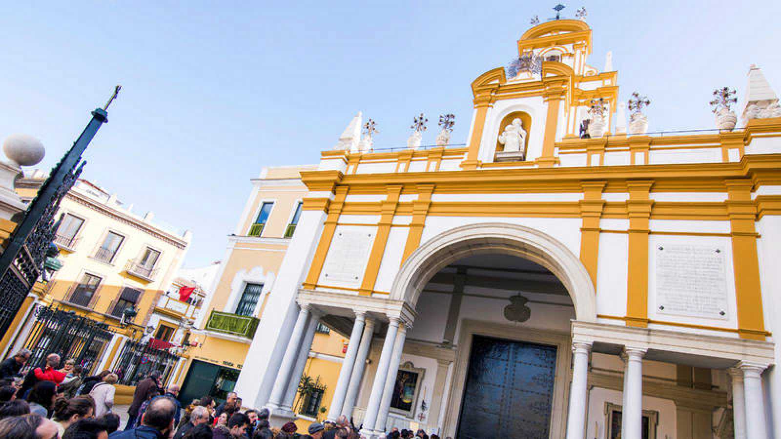 Basílica de la Esperanza Macarena en Sevilla Basílica de la Esperanza Macarena en Sevilla