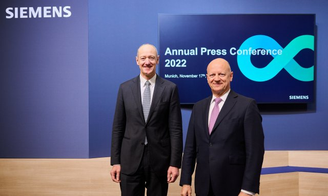 Roland Busch, presidente y CEO de Siemens, y Ralf P. Thomas, director financiero