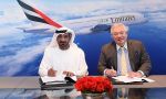 Emirates Airlines juega a doble banda, con Airbus y Boeing, y los 'slots' para seguir primera del ranking