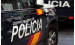 La Policía Nacional detuvo el pasado domingo por la noche a la clienta de un bar de la calle Mezquita de Usera (Madrid) acusada de herir en el cuello a un hombre con la hoja de una cuchilla de afeitar
