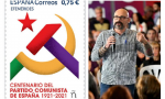 Correos decidió conmemorar el centenario del Partido Comunista de España (PCE) con un sello cargado de símbolos de la ideología comunista: hoz, martillo y estrellas de cinco puntas, todo adornado con los colores de la bandera de la Segunda República