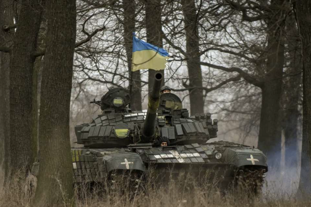 Los tanques Leopard tienen un cañón de 120 milímetros y 2 ametralladoras de 7,62 milímetros, con capacidad de 42 disparos Los tanques Leopard tienen un cañón de 120 milímetros y 2 ametralladoras de 7,62 milímetros, con capacidad de 42 disparos