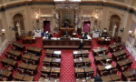 Los senadores de Minnesota aprobaron el proyecto de ley, H.F. 1, por sólo un voto de diferencia, 34-33