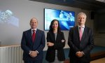 Beatriz Corredor, Roberto García Merino y el director corporativo económico-financiero, Emilio Cerezo, están satisfechos con las cifras y la apuesta por la transición energética
