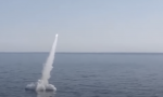 El Ministerio de Defensa ruso explicó: ”El misil 'Kalibr' golpeó el objetivo designado en el campo táctico Syurkum en la región de Khabarovsk en el momento esperado”