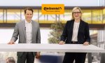 Nikolai Setzer y Katja Dürrfeld, CEO y directora financiera de Continental, están satisfechos de los resultados del desafiante año 2022
