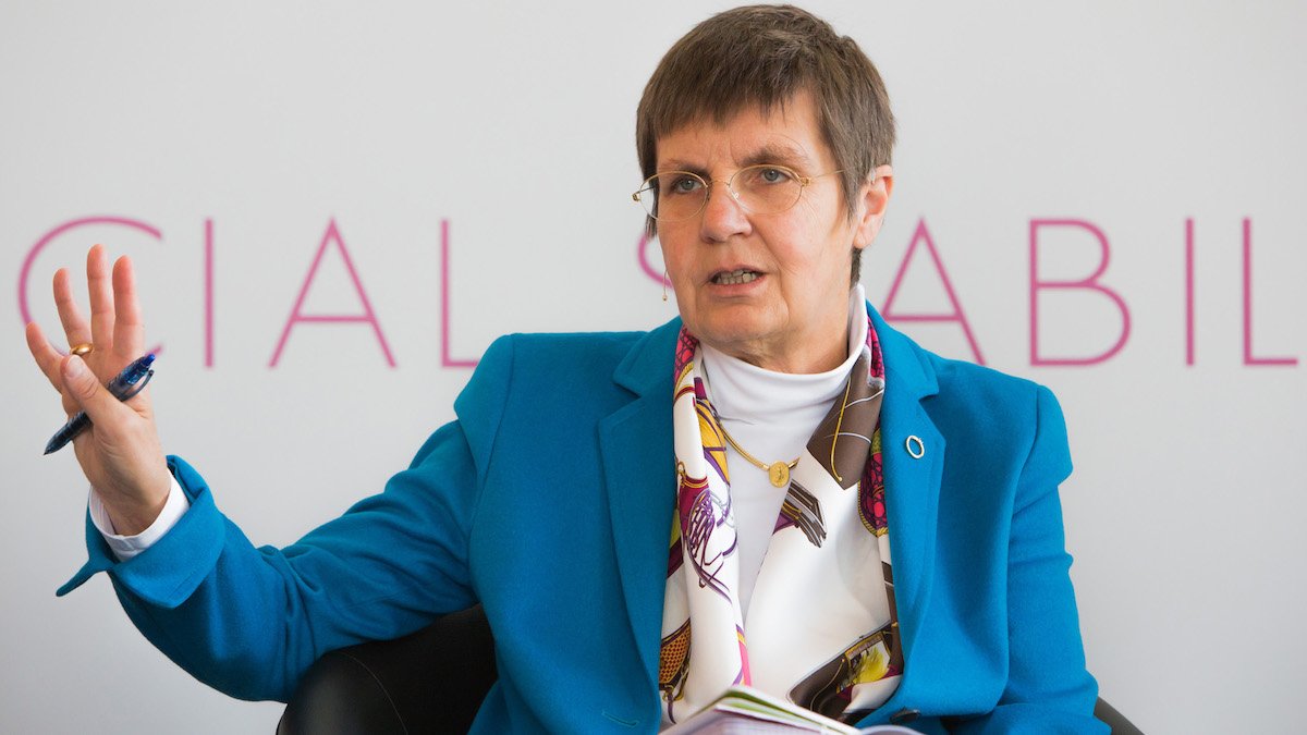 Si la intervención había sido ajustada a derecho -lo que no se lo cree ni Elke König- pues resulta que el Santander, que se hizo con el Popular ¡por 1 euro!, no tiene que atender reclamación alguna de unos accionistas que perdieron 1.300 millones de euros Si la intervención había sido ajustada a derecho -lo que no se lo cree ni Elke König- pues resulta que el Santander, que se hizo con el Popular ¡por 1 euro!, no tiene que atender reclamación alguna de unos accionistas que perdieron 1.300 millones de euros