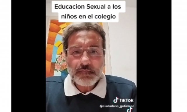Un padre denuncia la educación sexual en el colegio de sus hijos: a las niñas se les enseña a frotarse las vaginas para darse placer y a los niños a meterse un dedo en el ano y frotarse la próstata