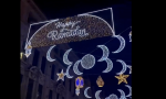 Se instalaron luces y decoraciones alrededor de Picadilly Circus en Londres, Reino Unido, por primera vez, para celebrar la llegada del Ramadán