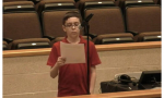 Liam Morrison de 12 años de edad se puso una camiseta para acudir a su centro escolar donde le leía: "solo hay dos géneros". Sus profesores de Educación Física entienden que "podría incomodar a algún compañero"