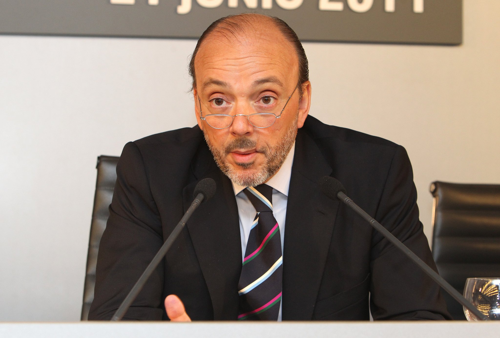 Javier Monzón, el hombre del Santander en PRISA, gana poder frente a Cebrián. Javier Monzón, el hombre del Santander en PRISA, gana poder frente a Cebrián.