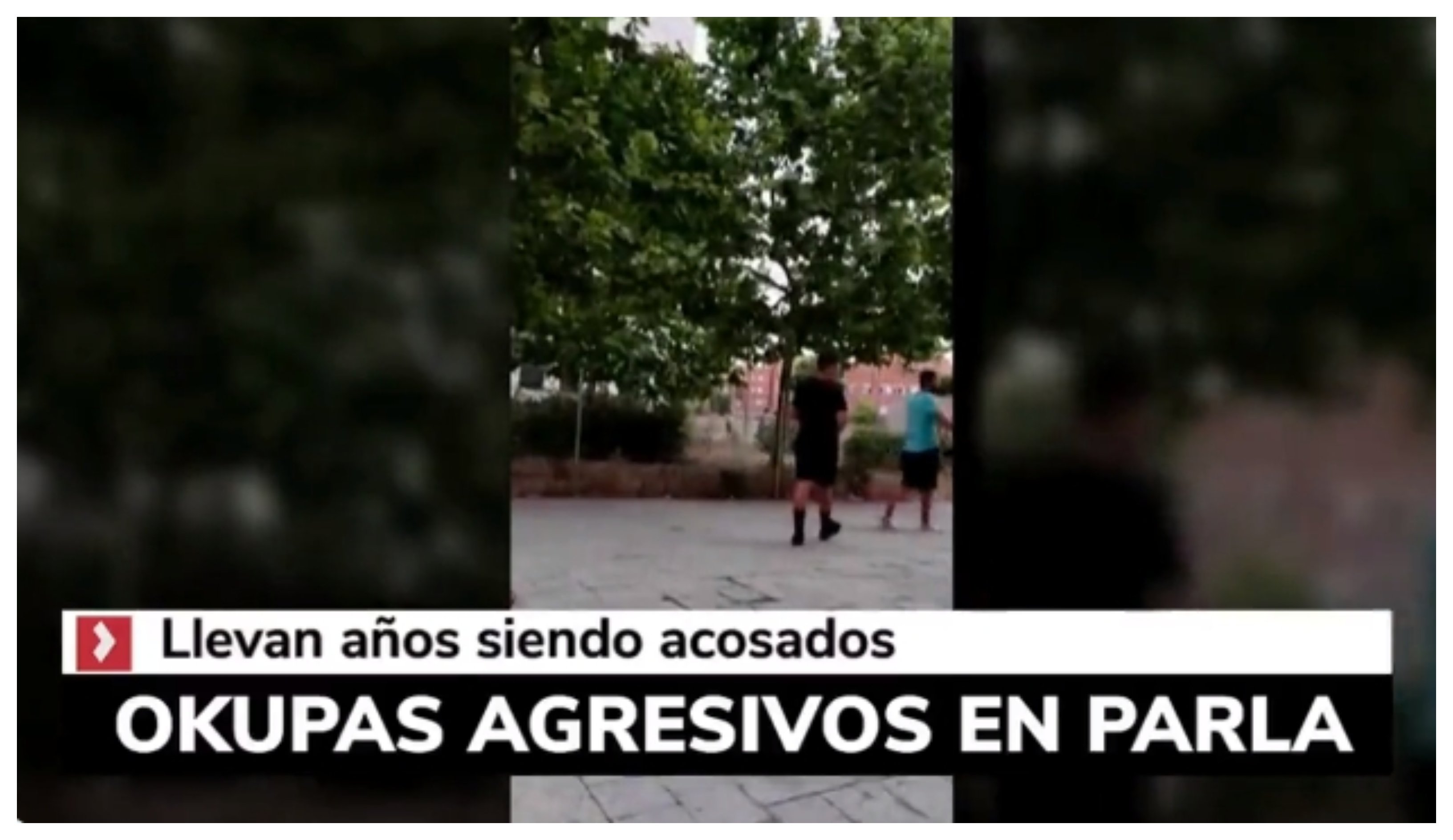 Una niña de 7 años pide ayuda a gritos mientras unos okupas pega a su madre, que acababa de llamar a la policía porque la estaban amenazando y tirando objetos Una niña de 7 años pide ayuda a gritos mientras unos okupas pega a su madre, que acababa de llamar a la policía porque la estaban amenazando y tirando objetos