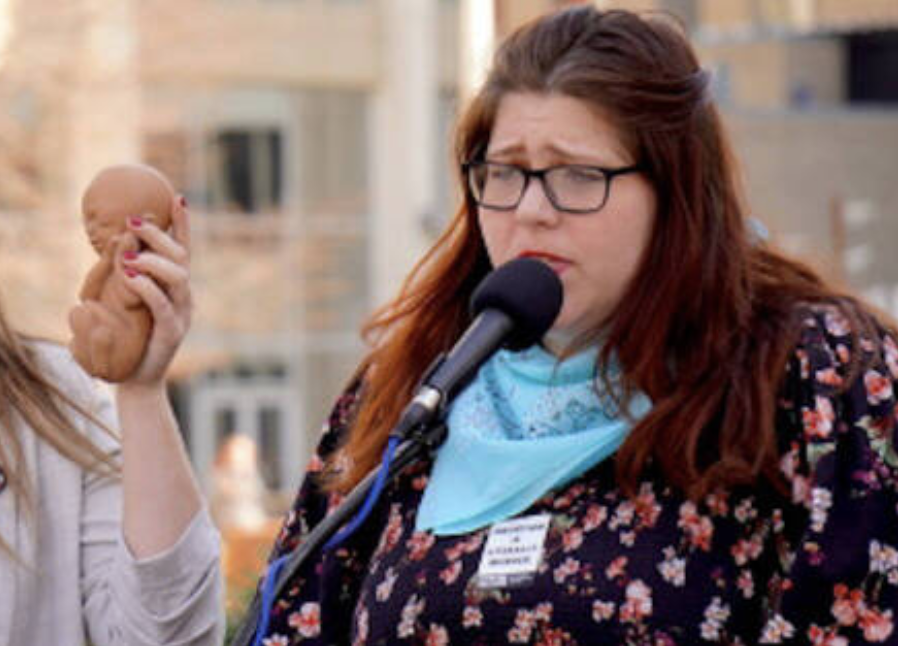 La provida Lauren Handy y otras cuatro compañeras se enfrentan a posibles penas de hasta 11 años de prisión y a una multa de hasta 350.000 dólares. La provida Lauren Handy y otras cuatro compañeras se enfrentan a posibles penas de hasta 11 años de prisión y a una multa de hasta 350.000 dólares.