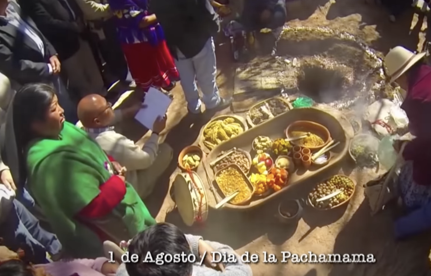 Rito en honor a la Pachamama (Captura de un vídeo de YouTube) Rito en honor a la Pachamama (Captura de un vídeo de YouTube)