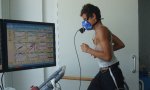 Estas pruebas se desarrollan mediante la monitorización electrocardiográfica de un paciente mientras realiza ejercicio en un tapiz rodante, o bien en una bicicleta