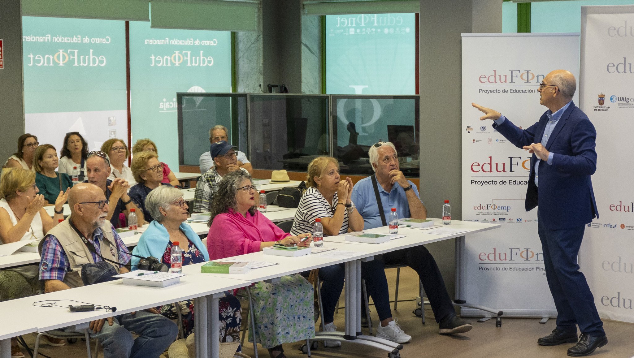 En nuestro país hay cada vez más ejemplos de encuentros, talleres, cursos, tecnología, terapias y organizaciones que ayudan a las personas mayores En nuestro país hay cada vez más ejemplos de encuentros, talleres, cursos, tecnología, terapias y organizaciones que ayudan a las personas mayores