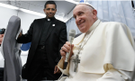El Papa Francisco responde a los preguntas de los periodistas