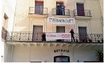 Crowdfunding okupa: el juez les obliga a pagar 65.000 euros por okupar un edificio... y piden colaboración ciudadana para pagar la multa