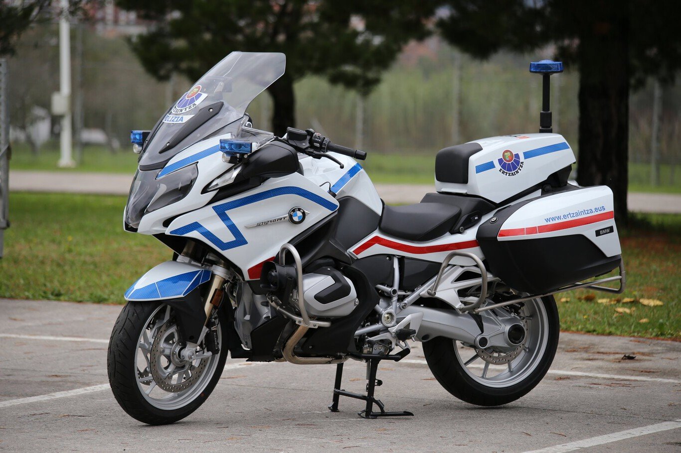 Según el Diario Vasco, las agentes reclaman la dificultad para patrullar y maniobrar con las motos, unas BMW R 1250 RT que alcanzan los más de 300 kilos Según el Diario Vasco, las agentes reclaman la dificultad para patrullar y maniobrar con las motos, unas BMW R 1250 RT que alcanzan los más de 300 kilos