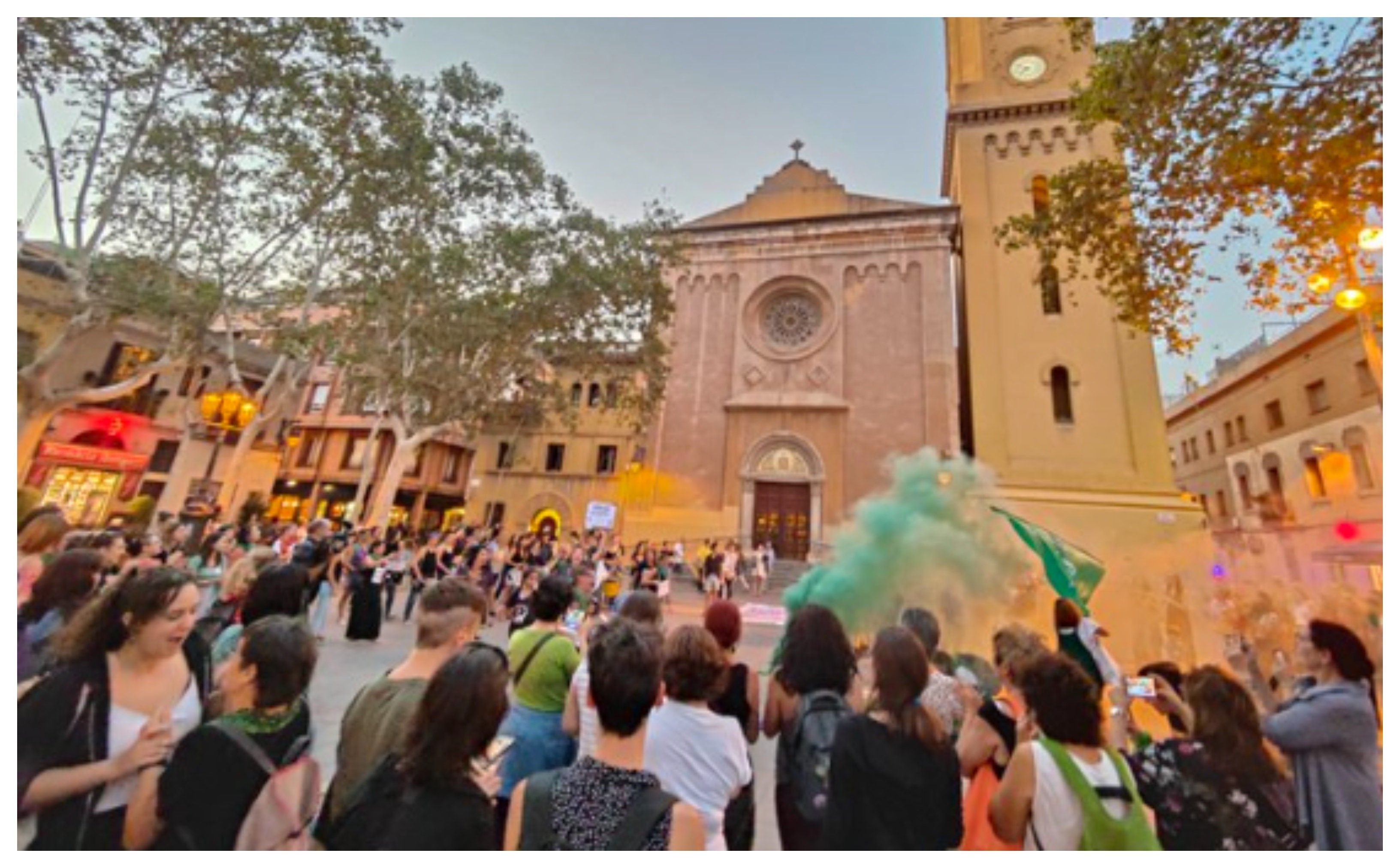 Los atacantes increparon a los feligreses que acudían a misa, además de realizar pintadas Los atacantes increparon a los feligreses que acudían a misa, además de realizar pintadas